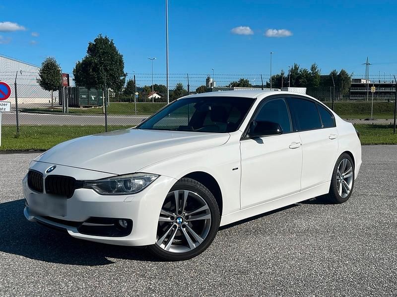 Weiß Gebraucht 2012 BMW 316 Sport Line Limousine | 12.500 € (Etwas zu teuer) - Bild 1/4