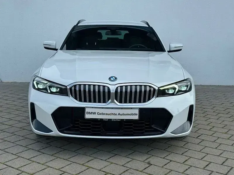 Gebraucht BMW 320e M Sport 204 PS (150 kW) 2023 Weiß Kombi