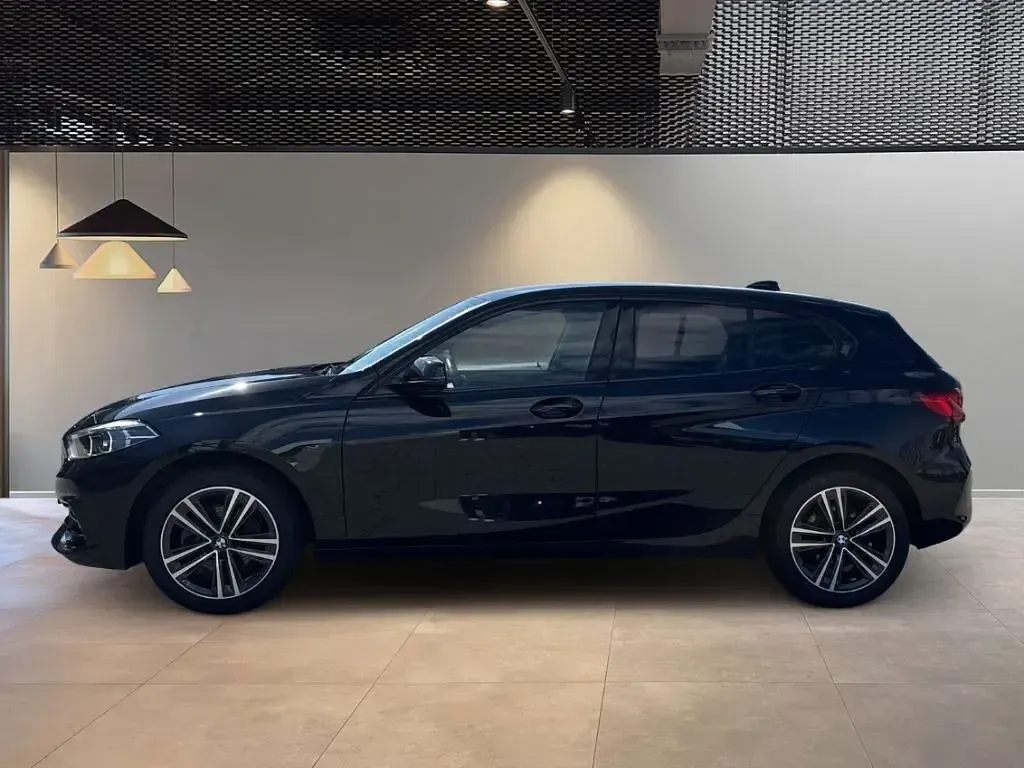Gebraucht BMW 118 Sport Line 136 PS (100 kW) 2023 Schwarz Kleinwagen