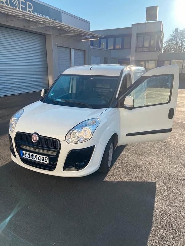 Weiß Gebraucht 2011 Fiat Doblò Van / Kleinbus | 5.800 € - Bild 1/4