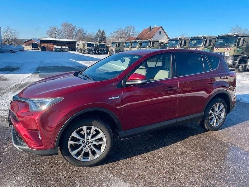 Rot Gebraucht 2018 Toyota RAV4 Executive SUV | 19.900 € (Fairer Preis) - Bild 1/4