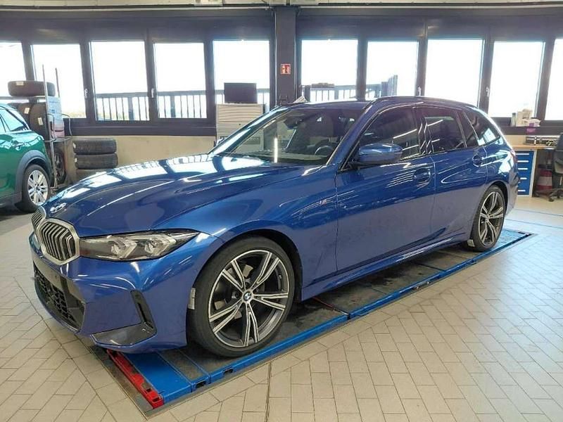 Portimao blau metallic Gebraucht 2024 BMW 320 M Sport Kombi | 37.900 € (Fairer Preis) - Bild 1/4