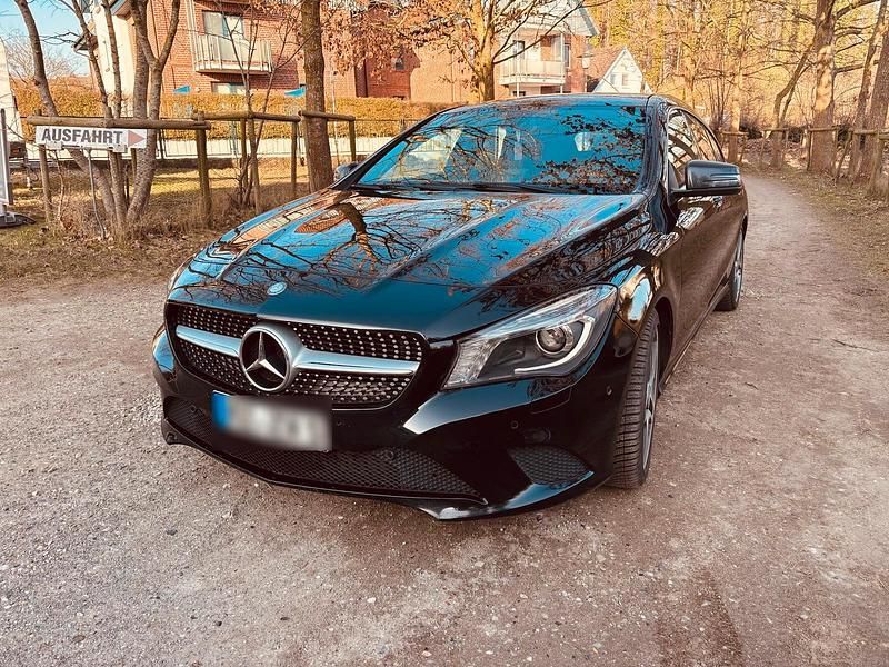 Schwarz Gebraucht 2015 Mercedes CLA220 Shooting Brake Kombi | 16.900 € (Fairer Preis) - Bild 1/4