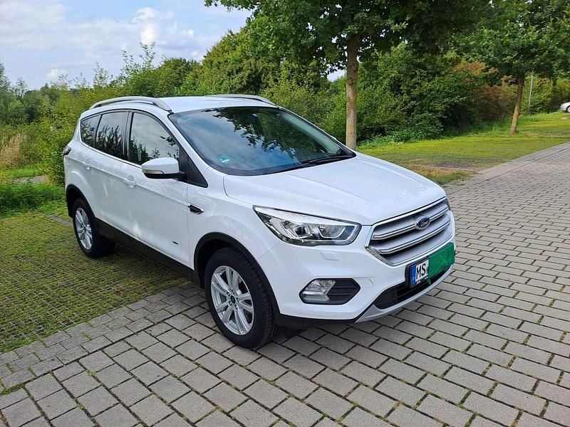 Weiß Gebraucht 2018 Ford Kuga SUV | 14.500 € (Superpreis) - Bild 1/4