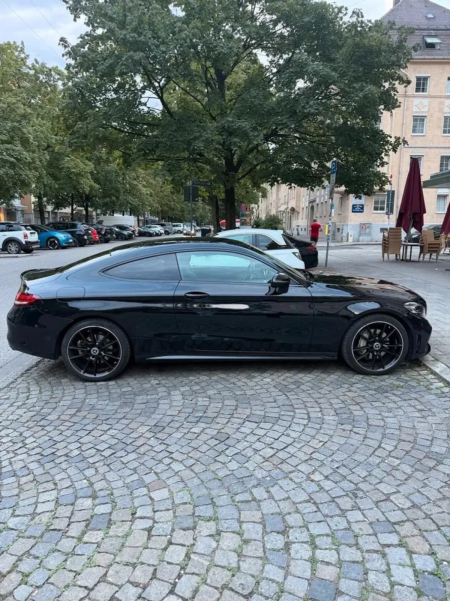 Gebraucht Mercedes C220 194 PS (142 kW) 2023 Schwarz Coupé