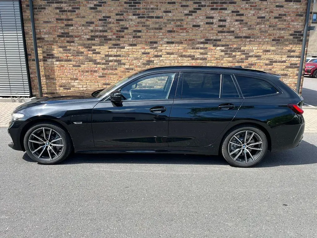 Gebraucht BMW 330e Sport Line 292 PS (214 kW) 2022 Schwarz Kombi