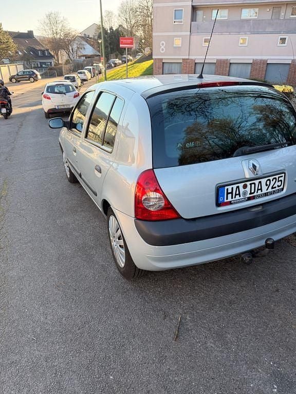 Gebraucht Renault Clio II 75 PS (55 kW) 2004 Silber Limousine