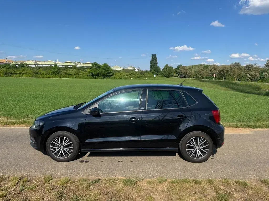Używany VW Polo Allstar 90 KM (66 kW) 2016 Czarny Sedan/Limuzyna