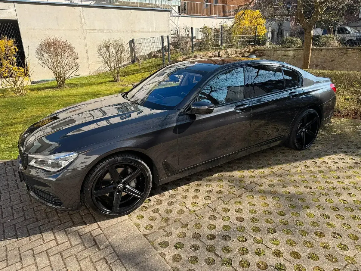Gebraucht BMW 730 265 PS (194 kW) 2017 Schwarz Limousine