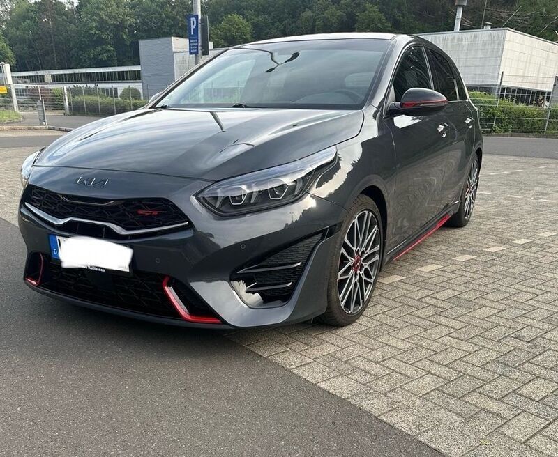 Grau Gebraucht 2023 Kia Ceed GT Limousine | 26.400 € (Guter Preis) - Bild 1/4