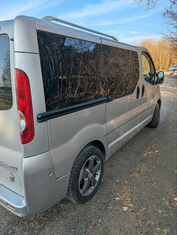Gebraucht Opel Vivaro 145 PS (106 kW) 2007 Silber Van / Kleinbus