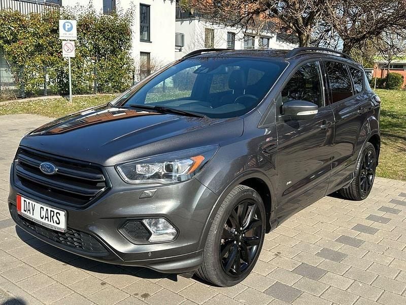 Grau Gebraucht 2017 Ford Kuga ST-Line SUV | 17.799 € (Etwas zu teuer) - Bild 1/4
