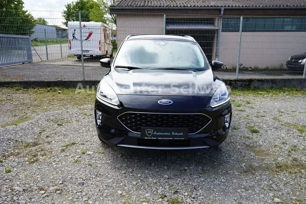 Używany Ford Kuga Cool & Connect 120 KM (88 kW) 2021 Czarny SUV