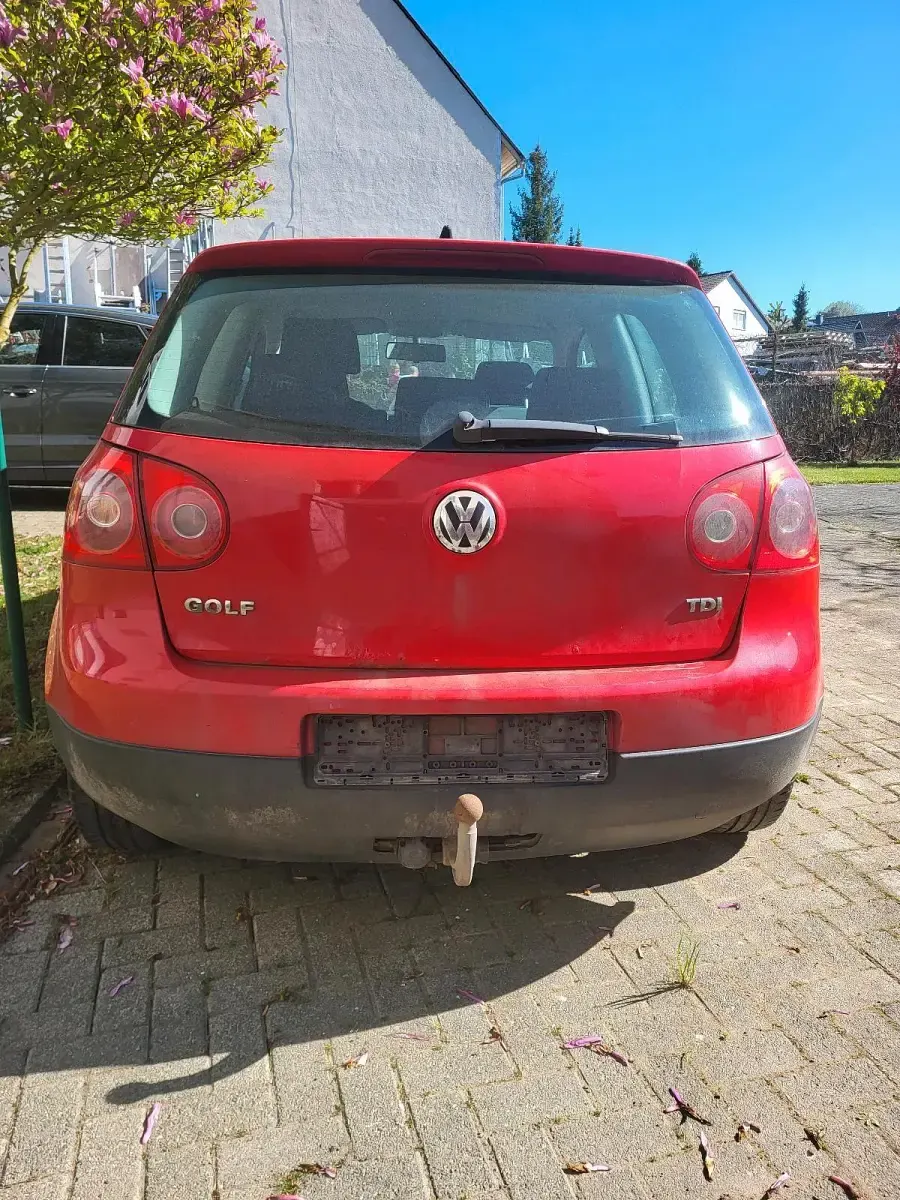 Używany VW Golf V 90 KM (66 kW) 2005 Czerwony Hatchback