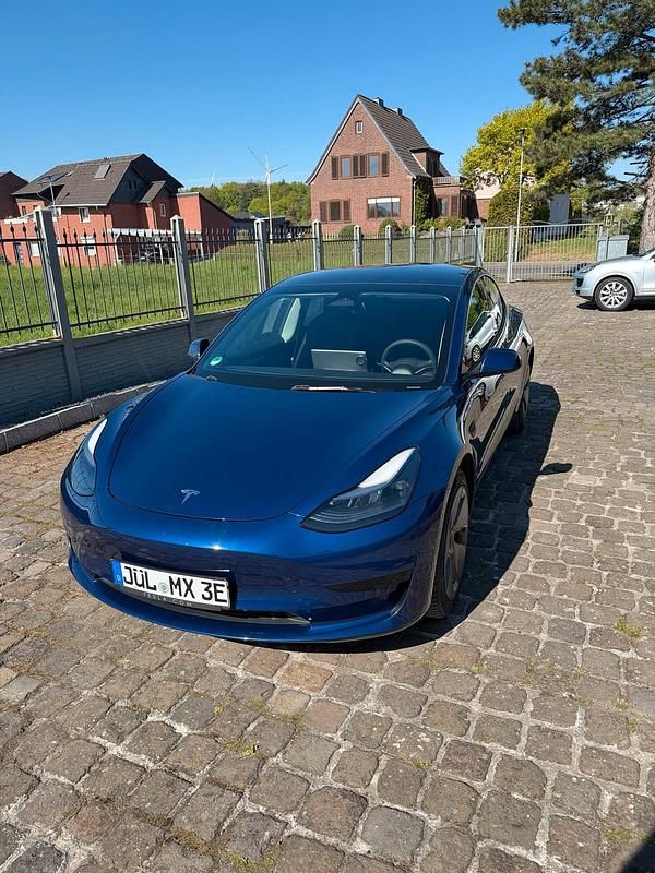 Second-hand Tesla Model 3 239 kW (325 CP) 2022 Albastru Berlinǎ