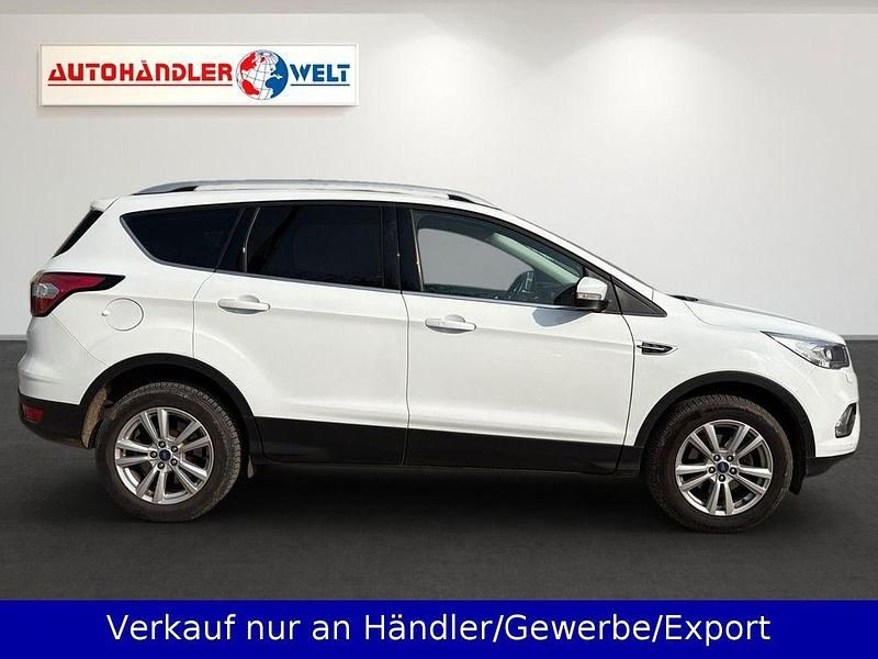 Gebraucht Ford Kuga 150 PS (110 kW) 2019 Weiß SUV