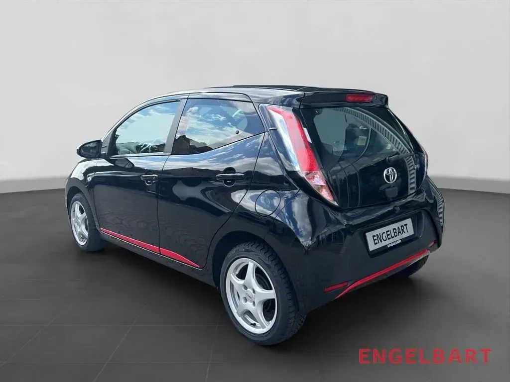 Gebraucht Toyota Aygo X-play 69 PS (50 kW) 2016 Schwarz Kleinwagen
