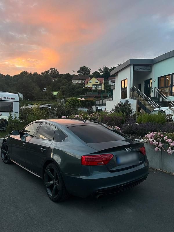 Grau Gebraucht 2017 Audi A5 Sportback Kleinwagen | 17.000 € (Etwas zu teuer) - Bild 1/4