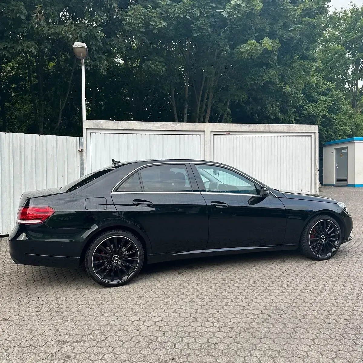 Gebraucht Mercedes E300 231 PS (169 kW) 2015 Schwarz Limousine