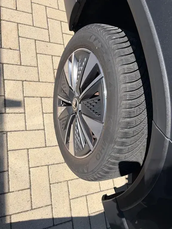 Gebraucht Skoda Karoq Tour 150 PS (110 kW) 2023 Silber SUV