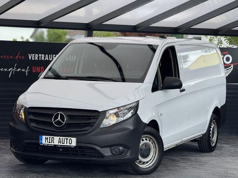 Weiß Gebraucht 2021 Mercedes Vito Van / Kleinbus | 20.900 € (Fairer Preis) - Bild 1/4
