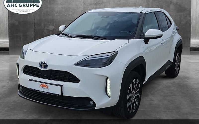 Weiß Gebraucht 2022 Toyota Yaris Cross SUV | 22.990 € (Guter Preis) - Bild 1/4