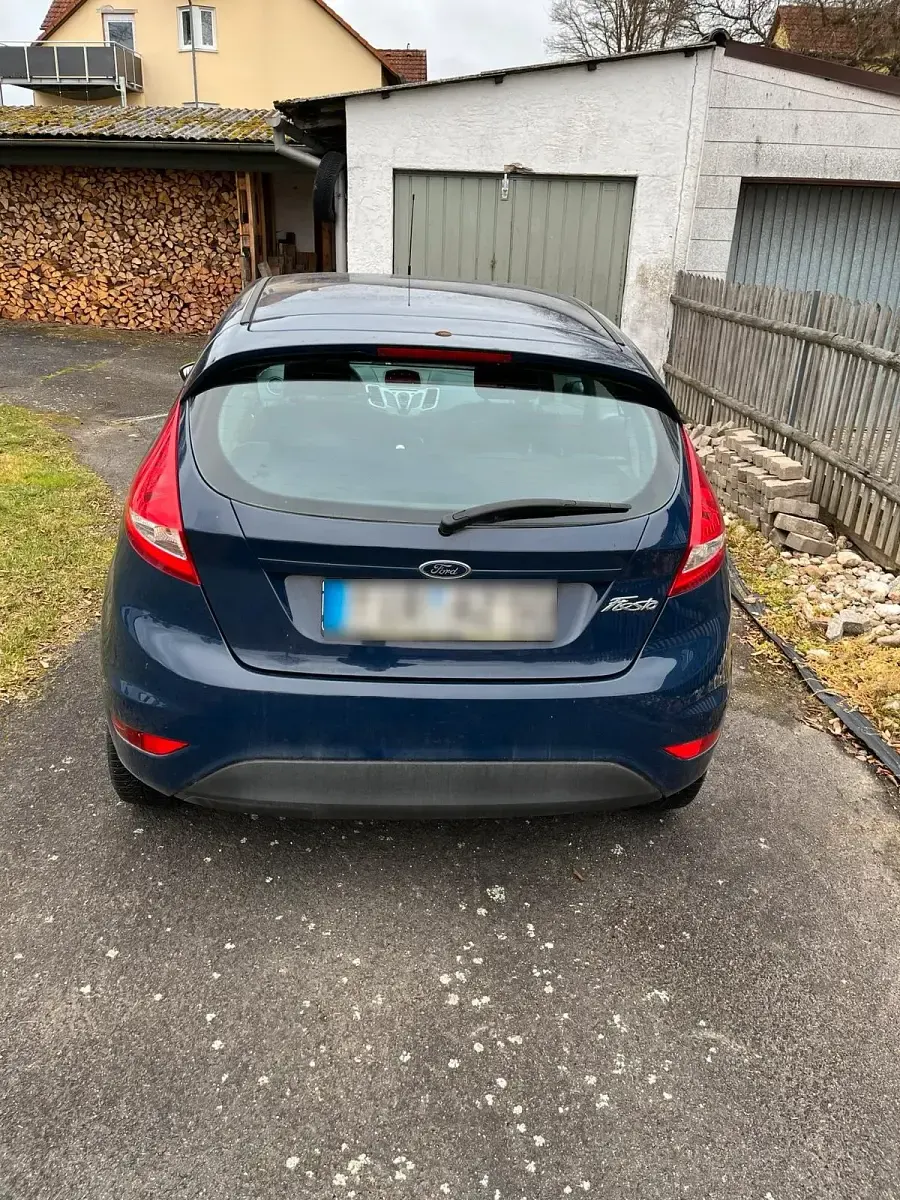 Gebraucht Ford Fiesta 60 PS (44 kW) 2010 Blau Kleinwagen