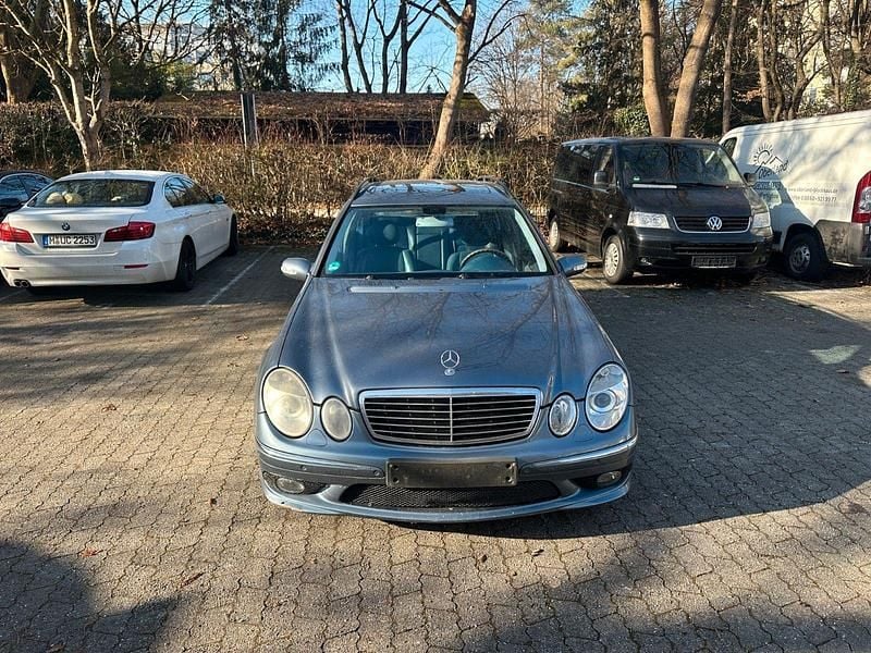 Blau Gebraucht 2004 Mercedes E320 Avantgarde Kombi | 2.500 € (Guter Preis) - Bild 1/4