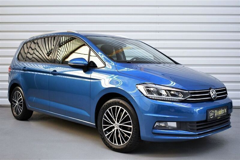 Blau Gebraucht 2016 VW Touran Comfortline Van / Kleinbus | 14.990 € (Fairer Preis) - Bild 1/4
