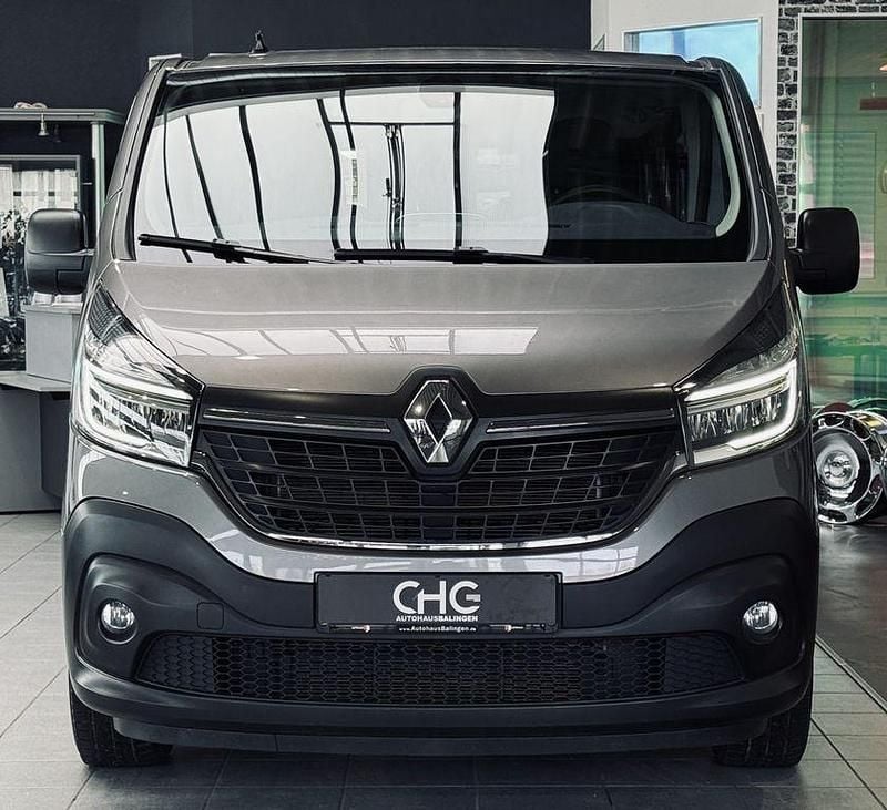 Gebraucht Renault Trafic Life 170 PS (125 kW) 2021 Grau Van / Kleinbus