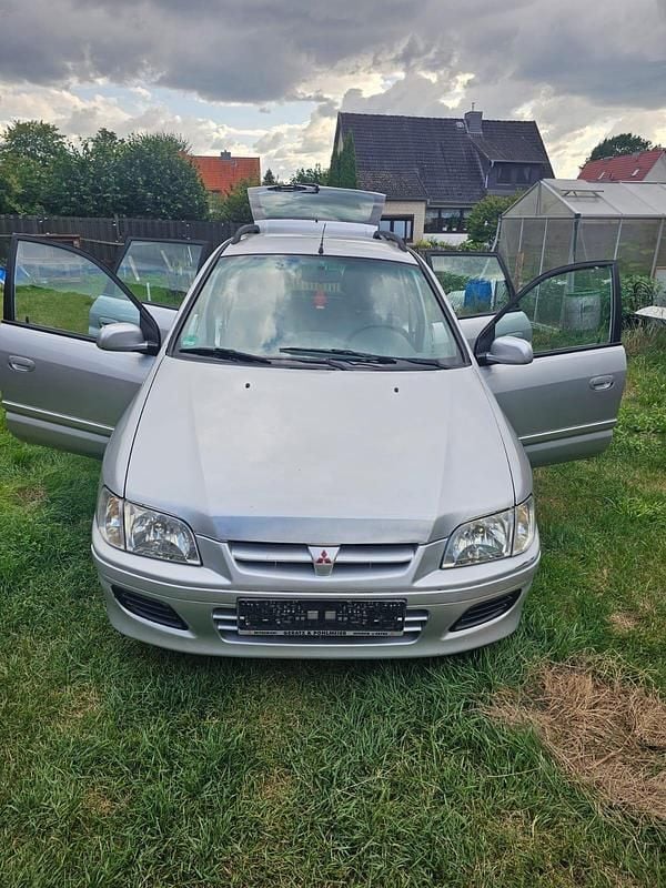Silber Gebraucht 2001 Mitsubishi Space Star Kombi | 1.350 € - Bild 1/4
