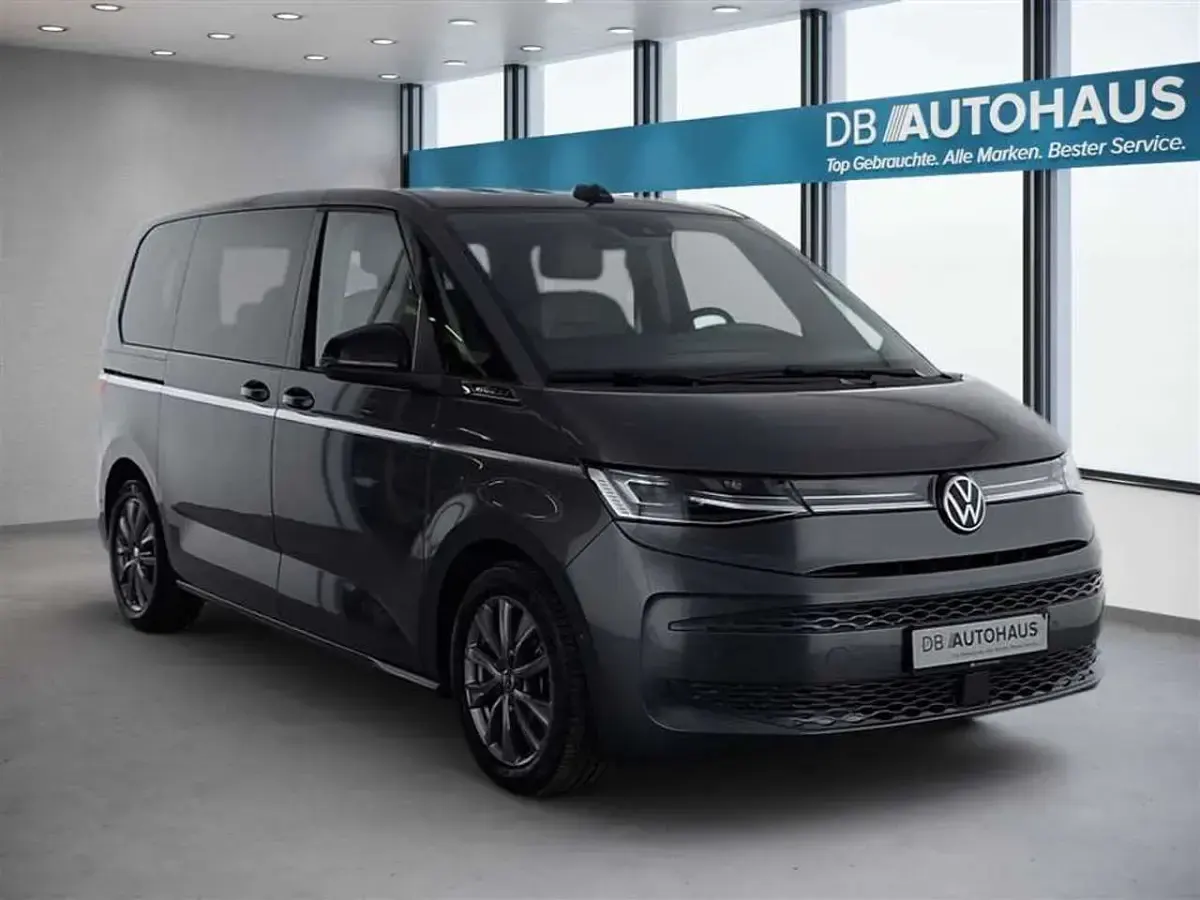 Gebraucht VW Multivan Style 204 PS (150 kW) 2023 Grau Van / Kleinbus