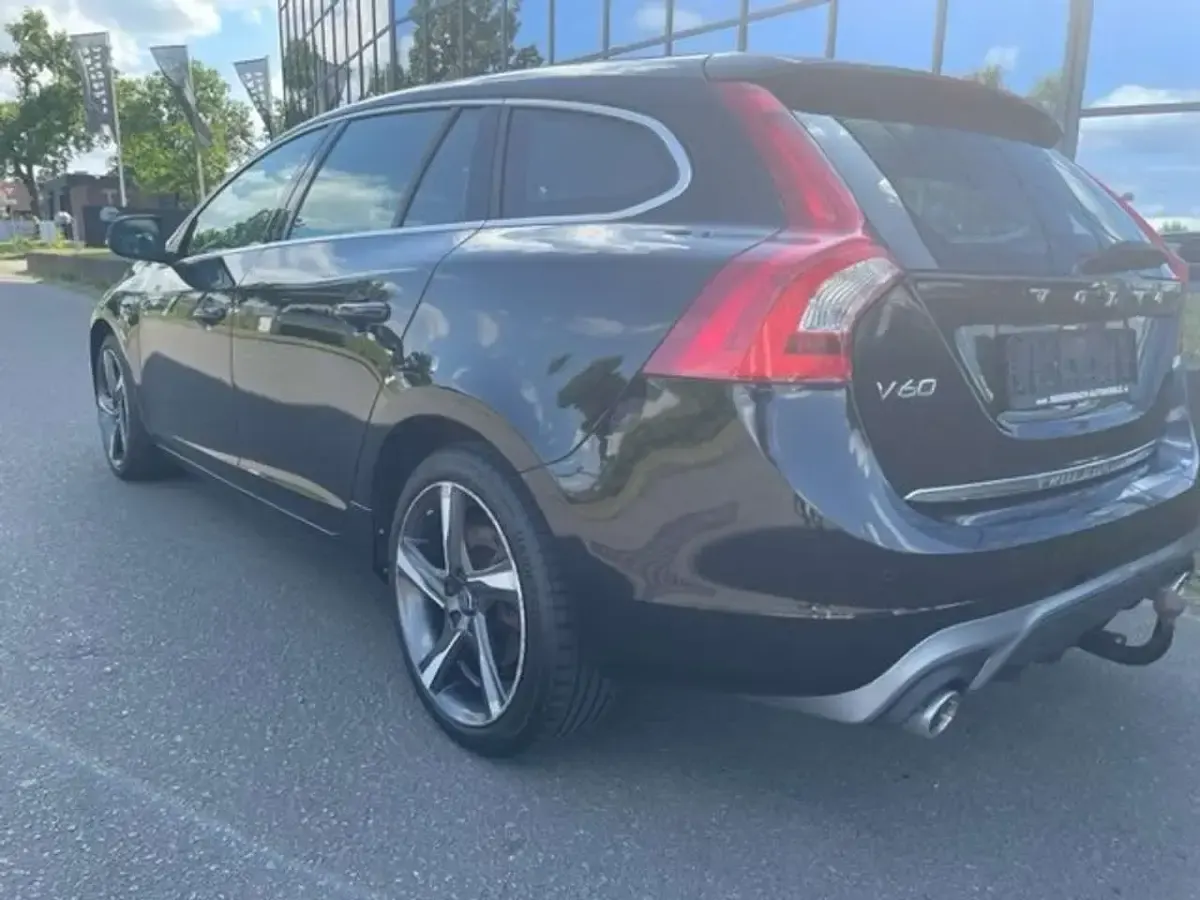 Gebraucht Volvo V60 215 PS (158 kW) 2015 Schwarz Kombi