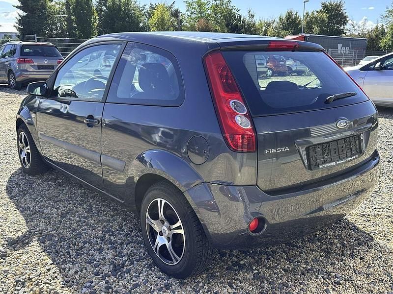 Gebraucht Ford Fiesta 90 PS (66 kW) 2006 Grau Kleinwagen