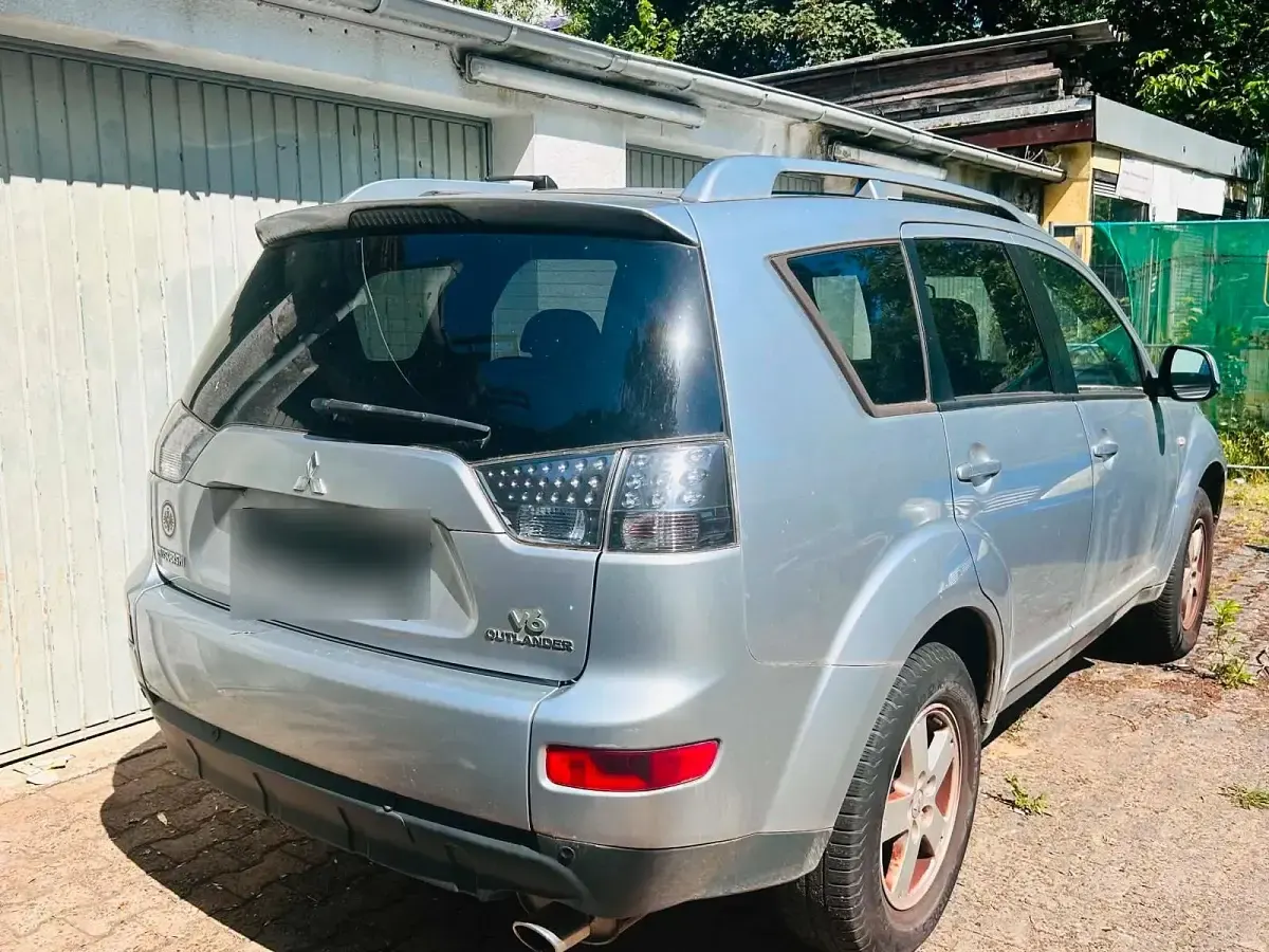 Gebraucht Mitsubishi Outlander 170 PS (125 kW) 2010 Silber SUV