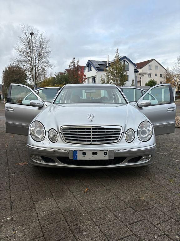 Silber Gebraucht 2002 Mercedes E270 Elegance Limousine | 7.000 € (Teuer) - Bild 1/4