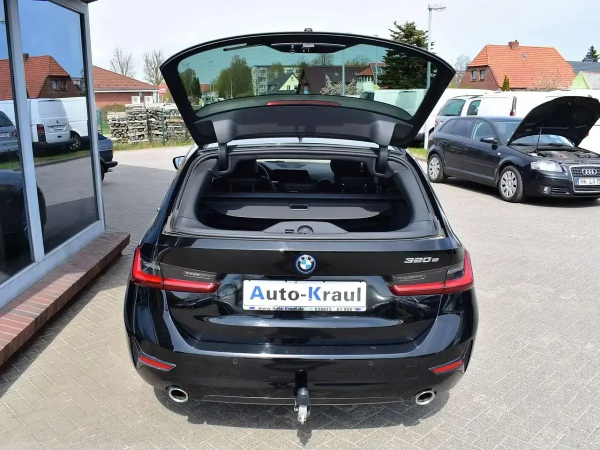 Gebraucht BMW 320 Sport Line 204 PS (150 kW) 2022 Schwarz ii Kombi