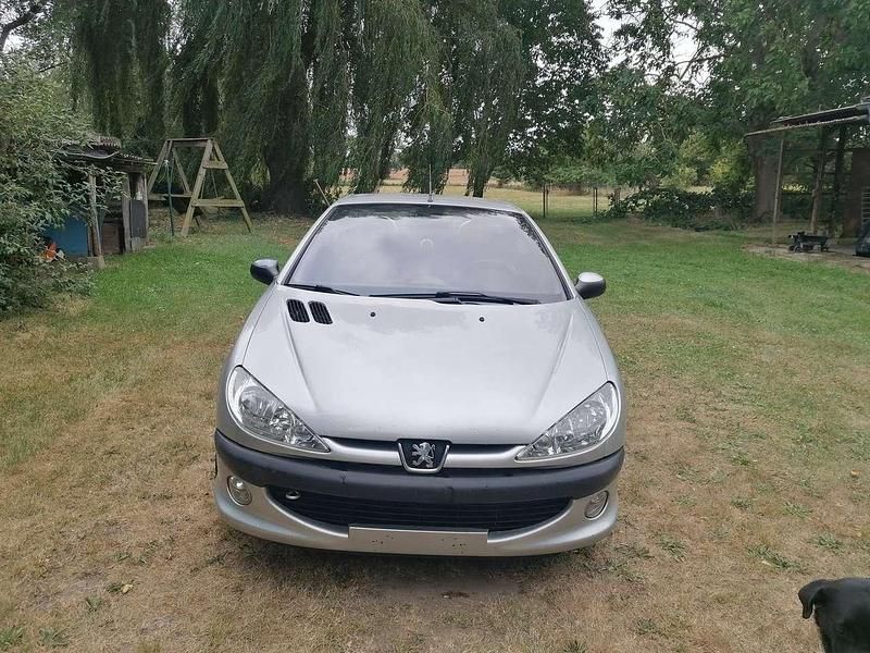 Gebraucht Peugeot 206 CC Quiksilver 109 PS (80 kW) 2006 Silber Cabrio