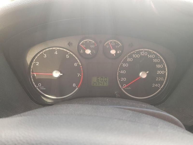 Gebraucht Ford Focus Trend 101 PS (74 kW) 2005 Schwarz Kombi