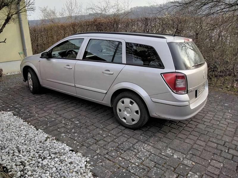 Gebraucht Opel Astra Edition 105 PS (77 kW) 2006 Silber Kombi
