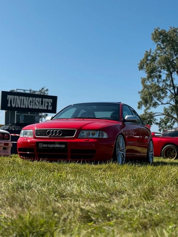 Gebraucht Audi S4 265 PS (194 kW) 1999 Rot Limousine