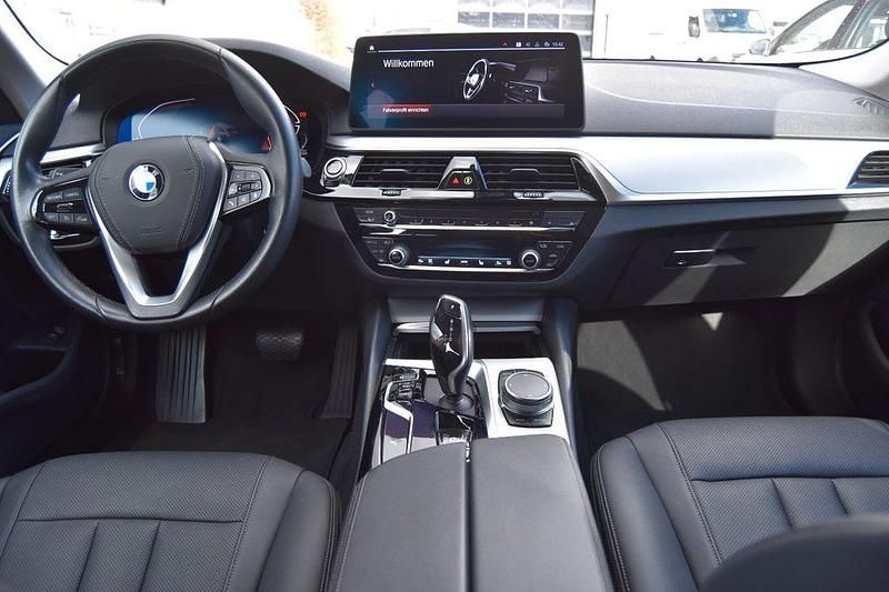 Gebraucht BMW 520 190 PS (139 kW) 2022 Grau Kombi