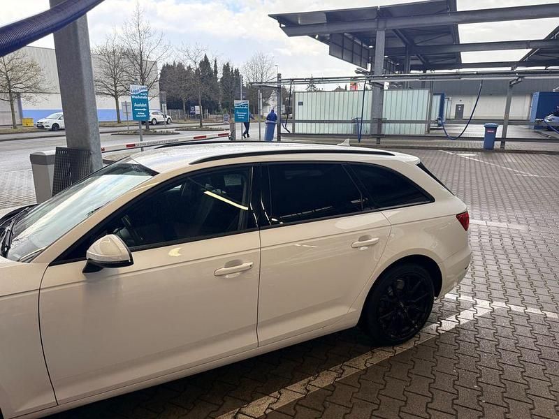 Gebraucht Audi A4 150 PS (110 kW) 2017 Weiß Limousine