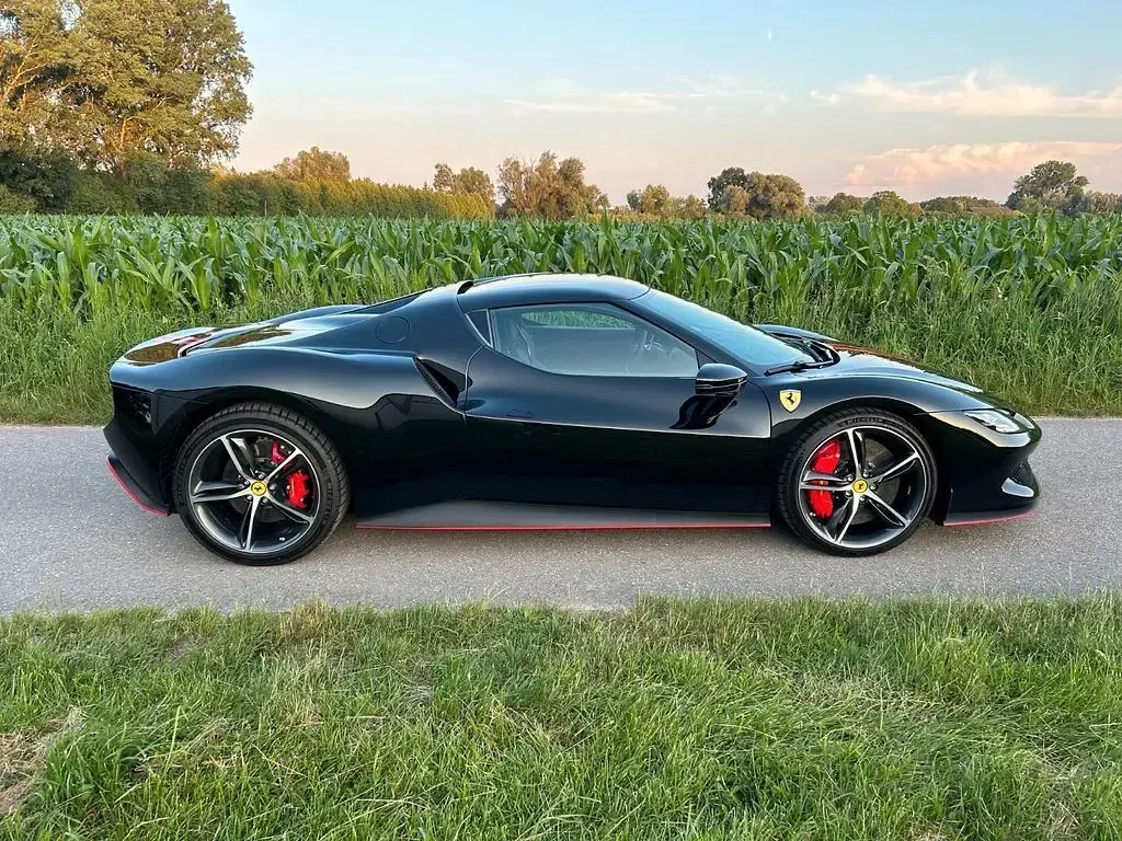 Gebraucht Ferrari 296 829 PS (609 kW) 2024 Schwarz