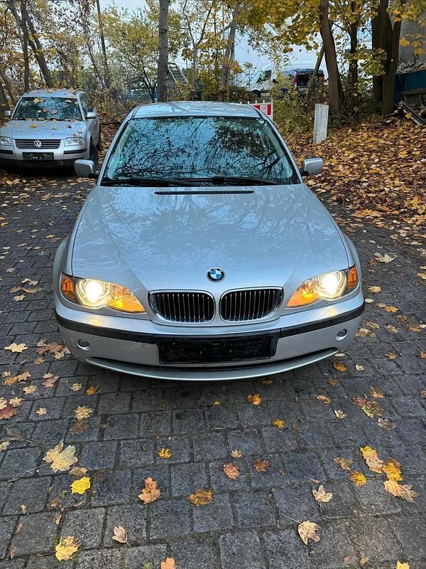 Silber Gebraucht 2002 BMW 320 Limousine | 2.550 € (Guter Preis) - Bild 1/4