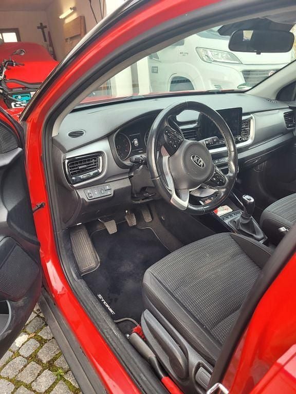 Rot Gebraucht 2020 Kia Stonic Vision SUV | 14.500 € (Fairer Preis) - Bild 1/3