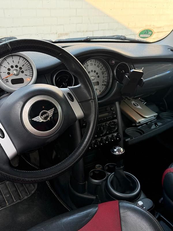 Gebraucht Mini Cooper 90 PS (66 kW) 2004 Schwarz Kleinwagen