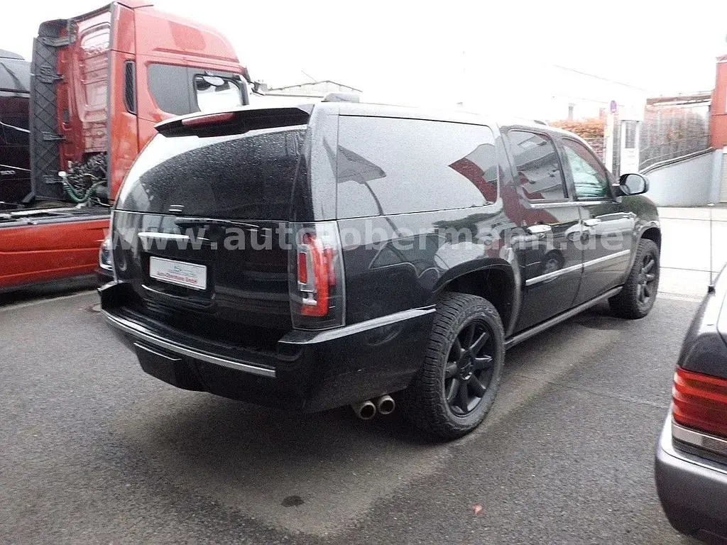 Używany GMC Yukon 409 KM (300 kW) 2012 Czarny SUV