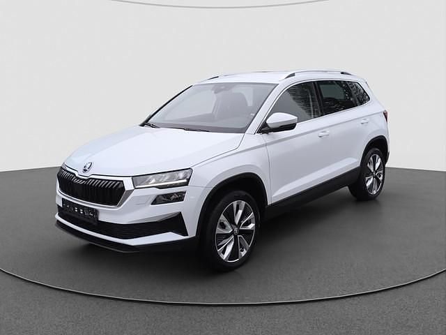 Moonweiss Gebraucht 2024 Skoda Karoq Selection SUV | 31.441 € (Fairer Preis) - Bild 1/4