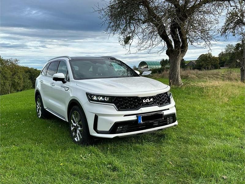 Weiß Gebraucht 2022 Kia Sorento Platinum SUV | 42.500 € (Teuer) - Bild 1/4